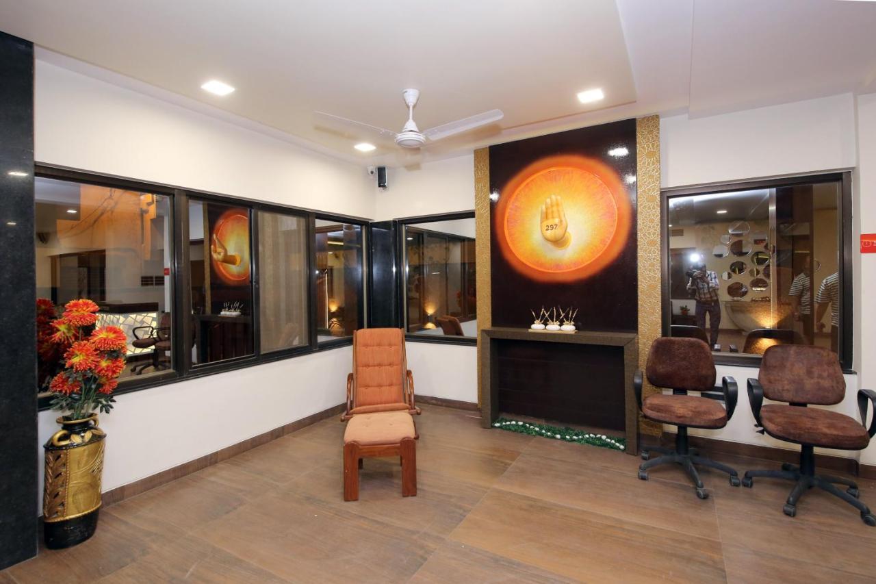 Capital O 36691 Hotel Aashirwad Inn ג'אבלפור מראה חיצוני תמונה