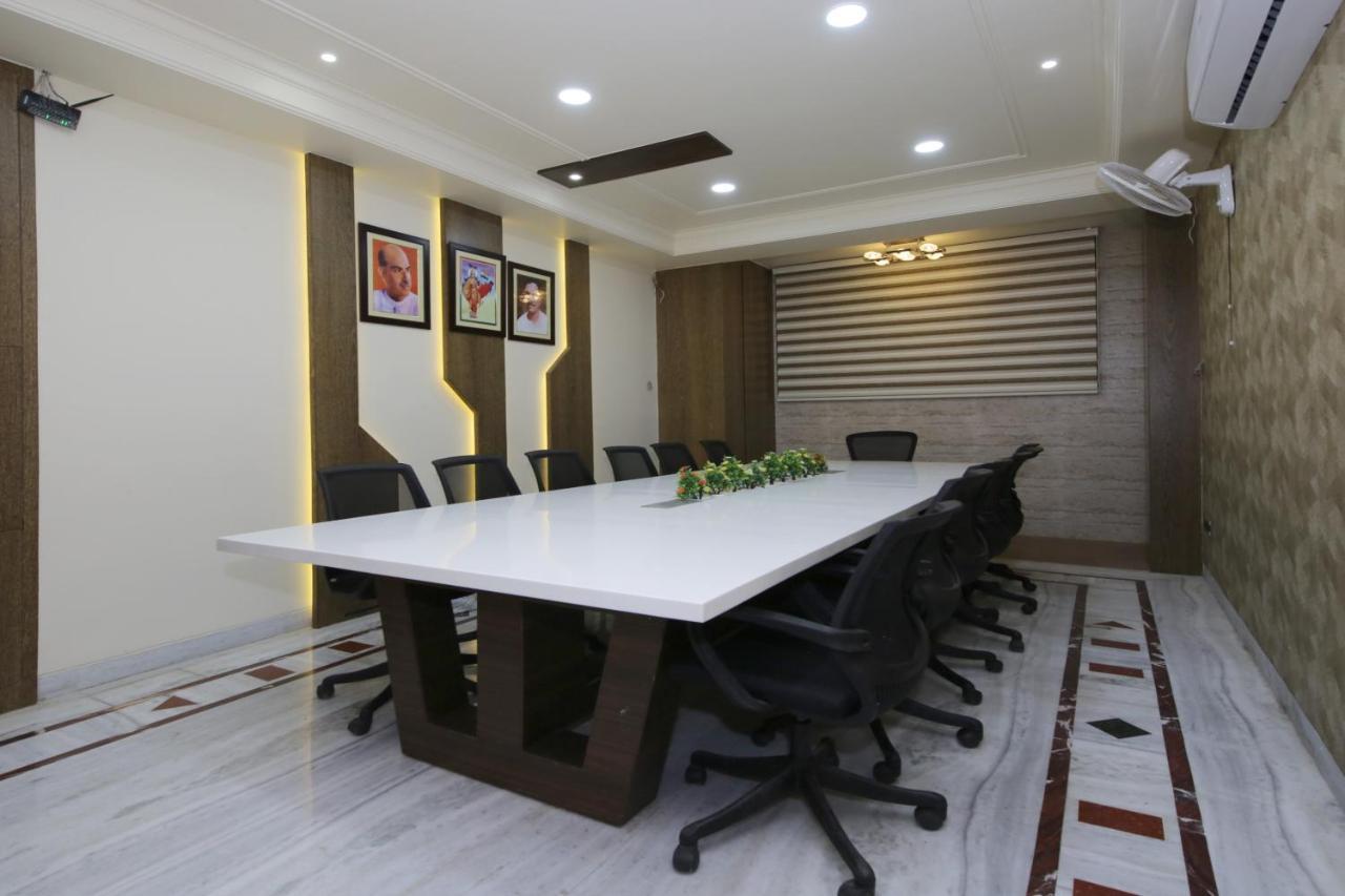 Capital O 36691 Hotel Aashirwad Inn ג'אבלפור מראה חיצוני תמונה