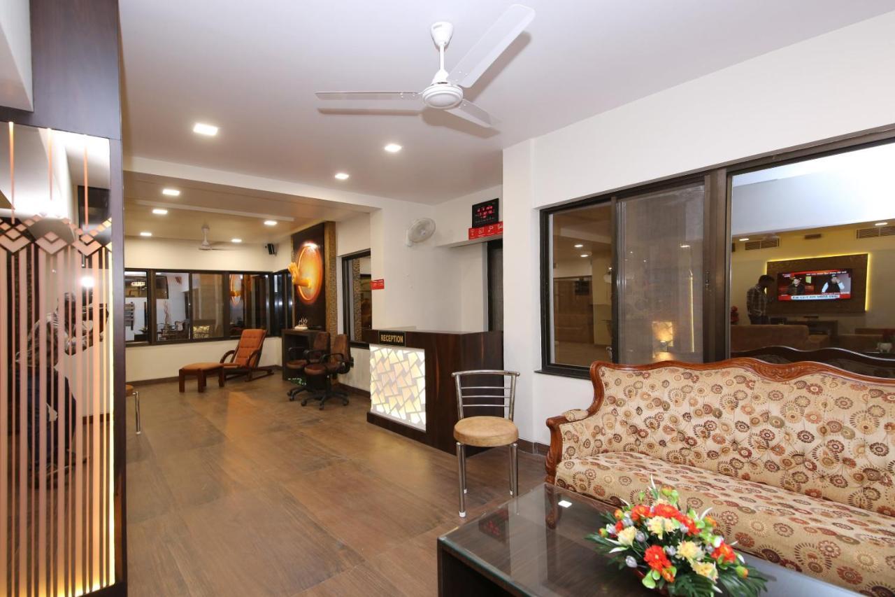 Capital O 36691 Hotel Aashirwad Inn ג'אבלפור מראה חיצוני תמונה